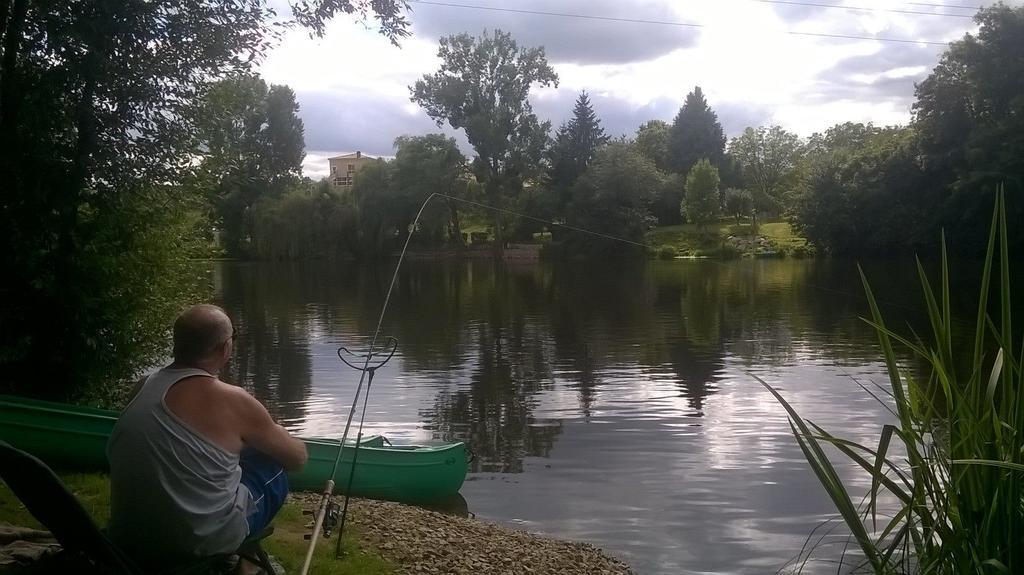 Camping Des Ribieres Confolens Exterior foto