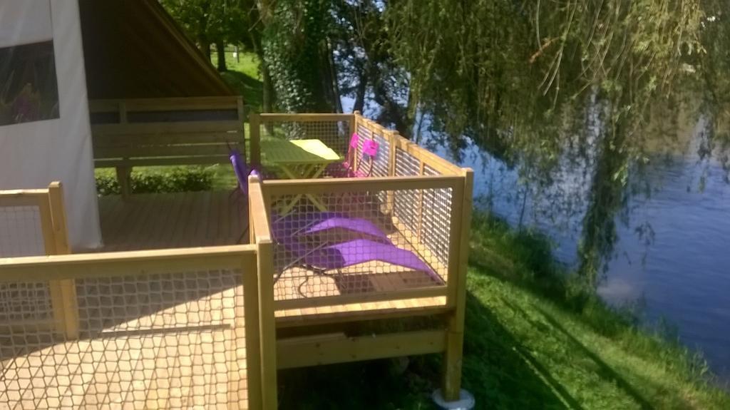 Camping Des Ribieres Confolens Exterior foto