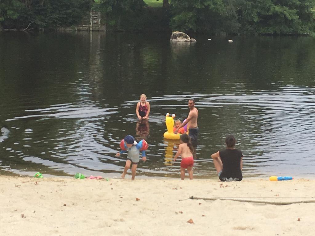 Camping Des Ribieres Confolens Exterior foto