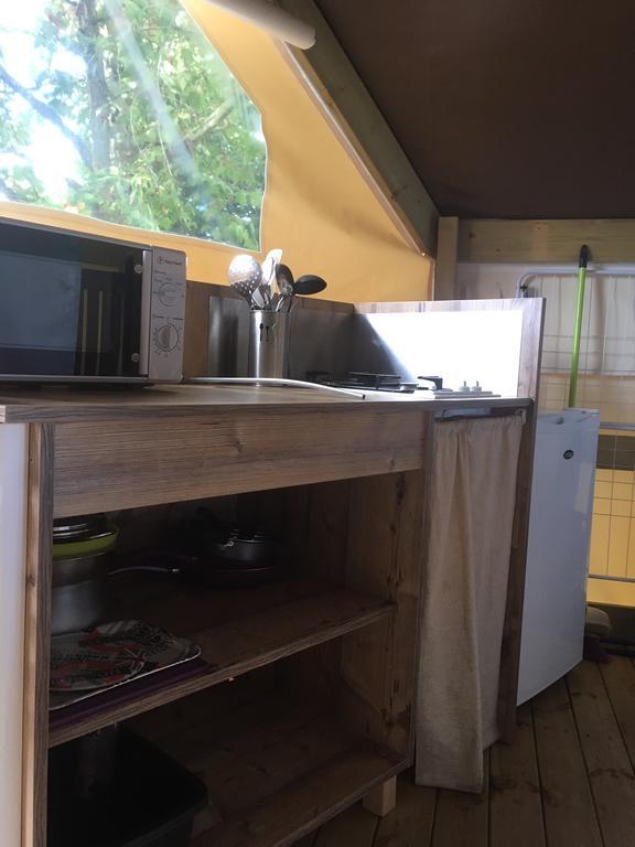 Camping Des Ribieres Confolens Exterior foto