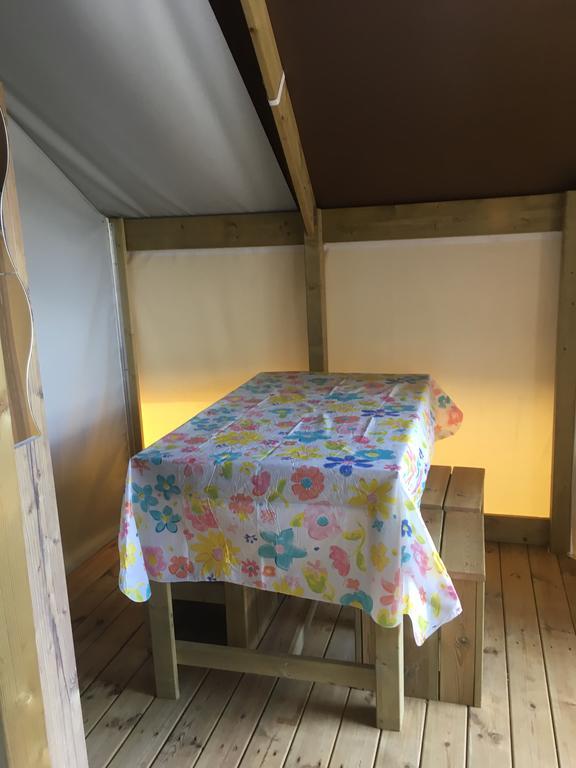 Camping Des Ribieres Confolens Exterior foto