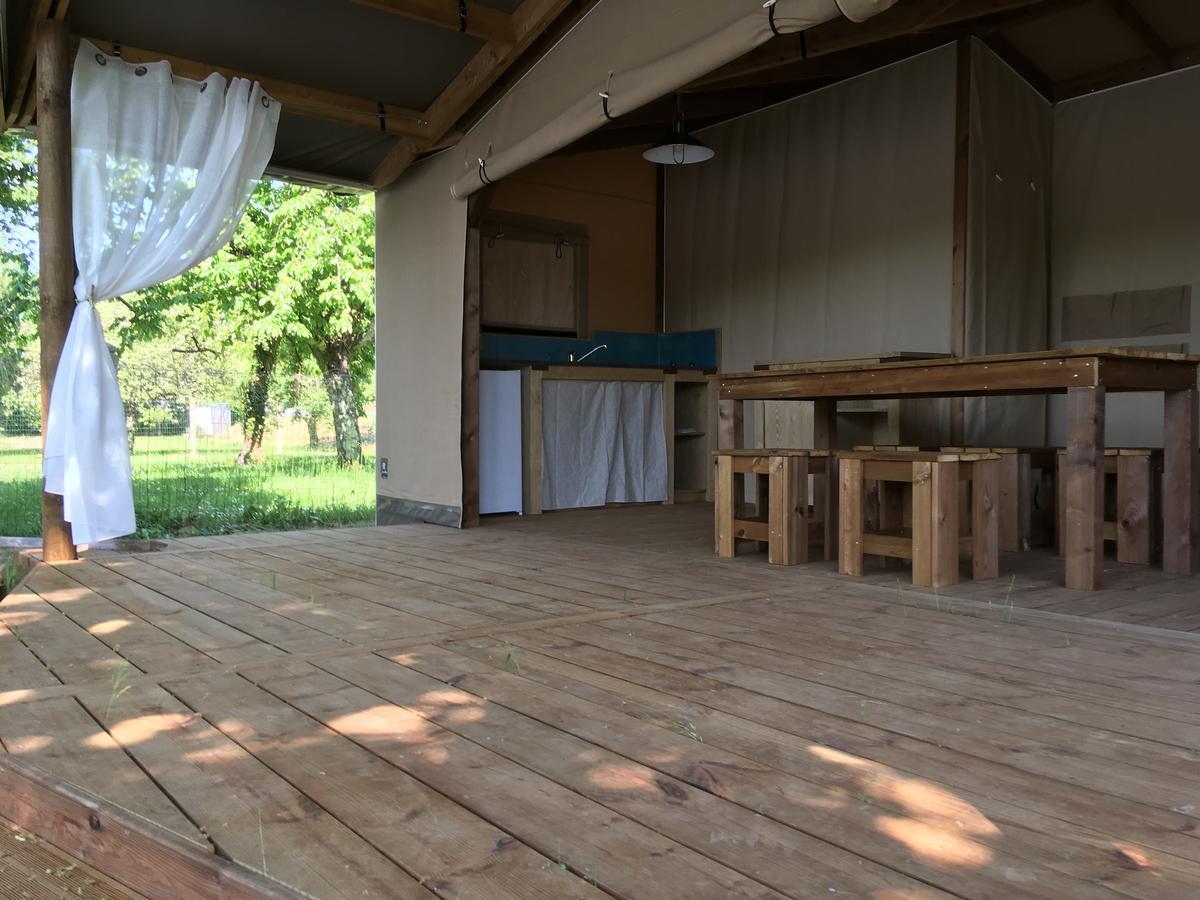 Camping Des Ribieres Confolens Exterior foto