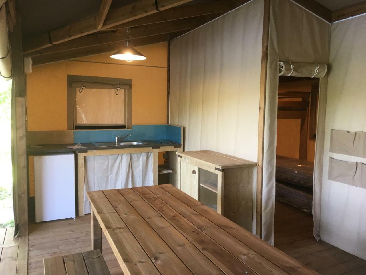 Camping Des Ribieres Confolens Exterior foto