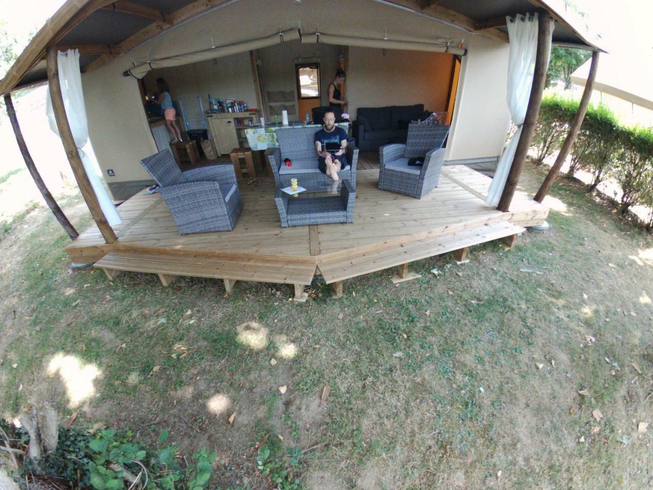 Camping Des Ribieres Confolens Exterior foto